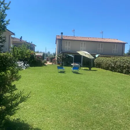 Casa Ariel Nyaraló Lucca
